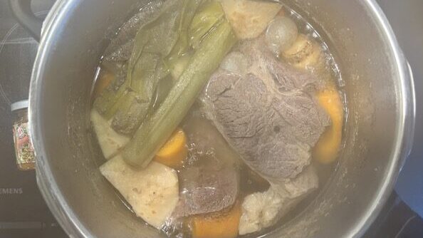 Rezept: Pho-Suppe mit Rindfleisch und Suppengemüse